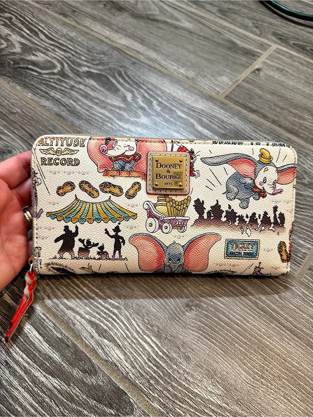 Disney x Dooney & Bourke "Dumbo" Large Zip Wristlet Wallet Limited edition